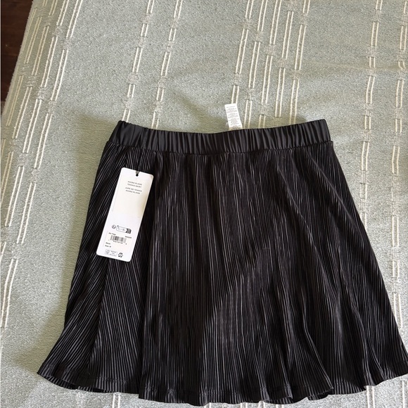ALO Yoga Black Skater Mini Skirt - Picture 3 of 3